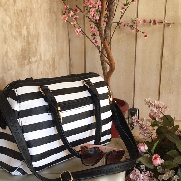 GOLDFISH Handbags - ‼️SOLD‼️NWOT/B&W STRIPED GOLDFISH TOTE